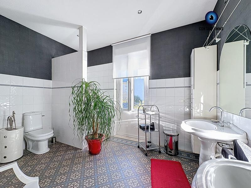 Maison - 224 m² - 8 pièces