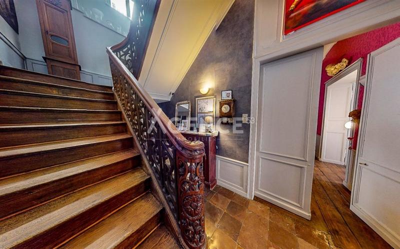 Maison - 294 m² - 7 pièces