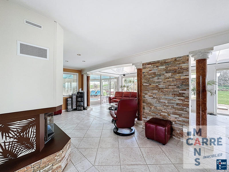 Maison - 237 m² - 8 pièces