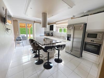 Maison - 189 m² - 6 pièces