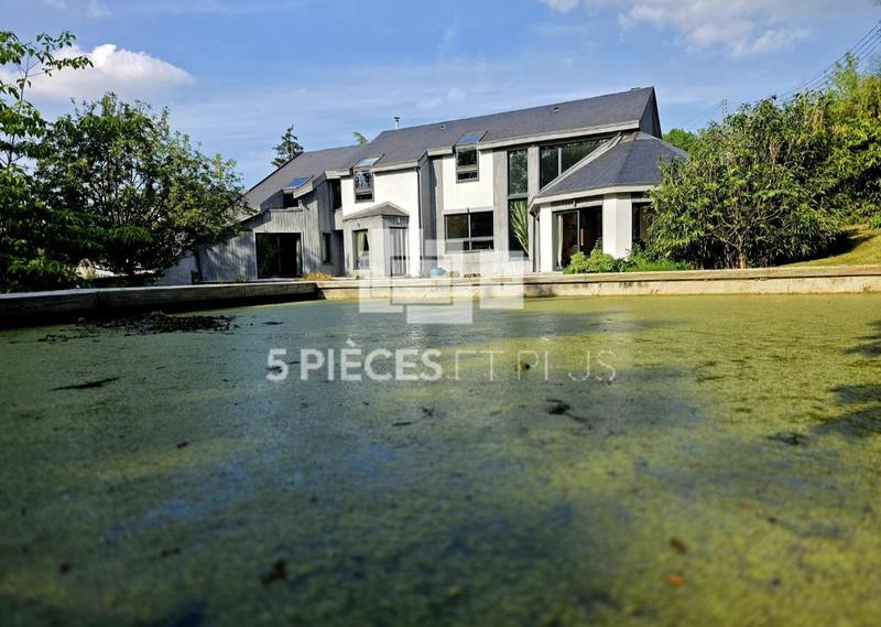 Maison - 250 m² - 10 pièces
