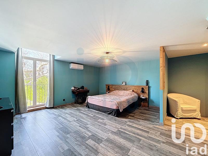 Maison - 250 m² - 6 pièces