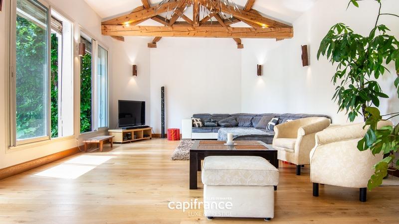 Maison - 332 m² - 8 pièces