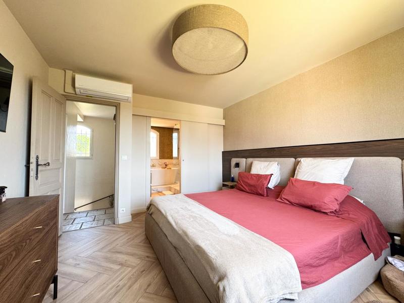 Maison - 180 m² - 6 pièces