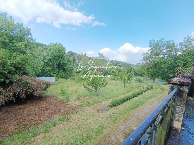 Propriété - 953 m² - 40 pièces