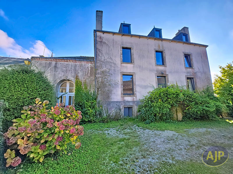 Maison - 250 m² - 13 pièces