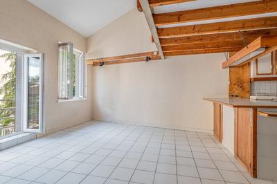 Loft - 65 m² - 2 pièces