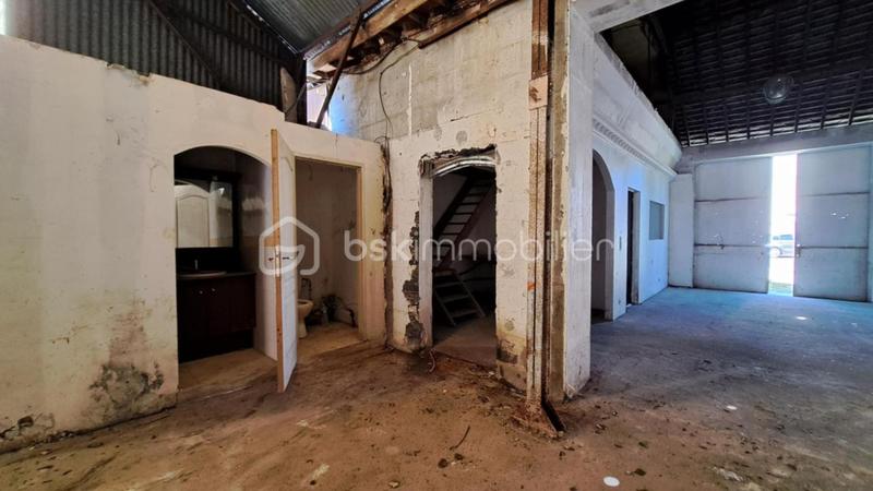 Local commercial - 212 m² - 3 pièces