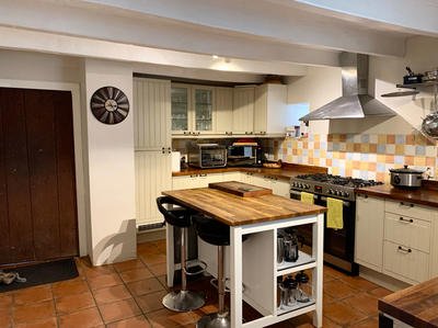 Maison - 325 m² - 13 pièces