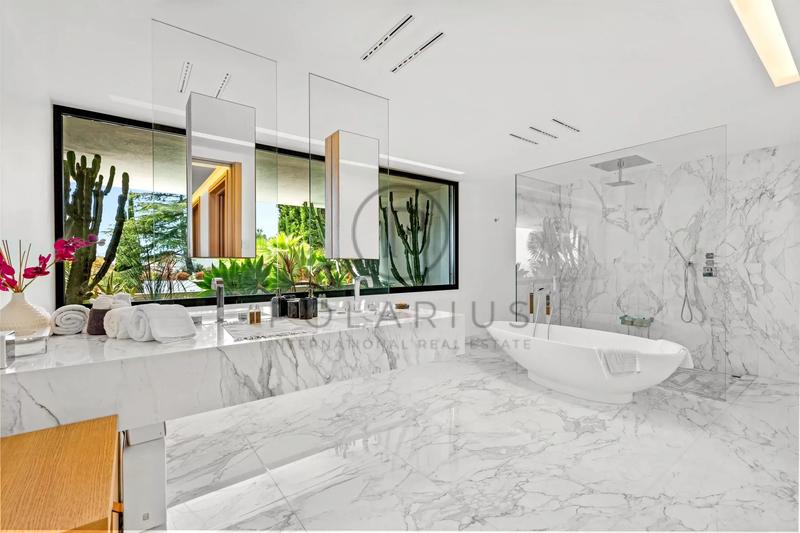 Villa - 1 400 m² - 15 pièces