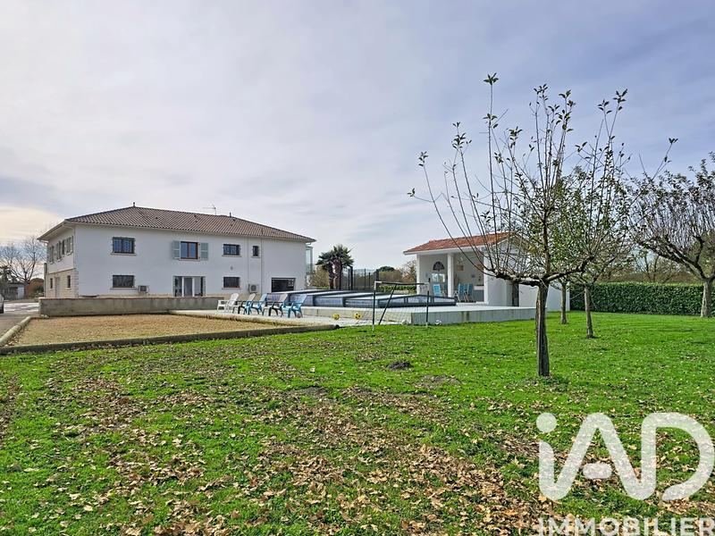 Maison - 330 m² - 13 pièces