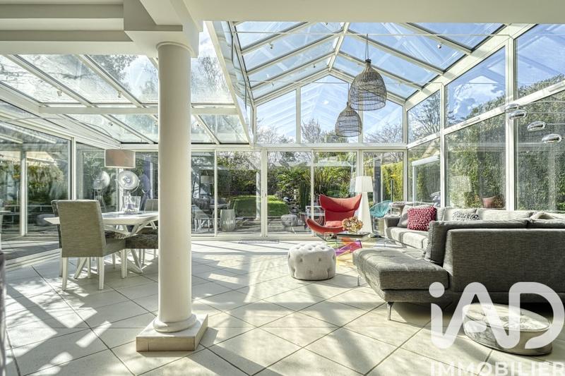 Maison - 250 m² - 8 pièces