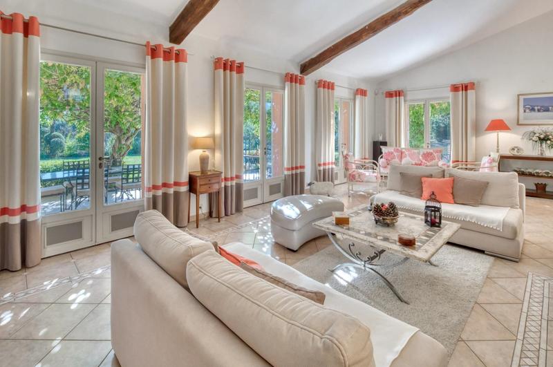 Villa - 237 m² - 8 pièces