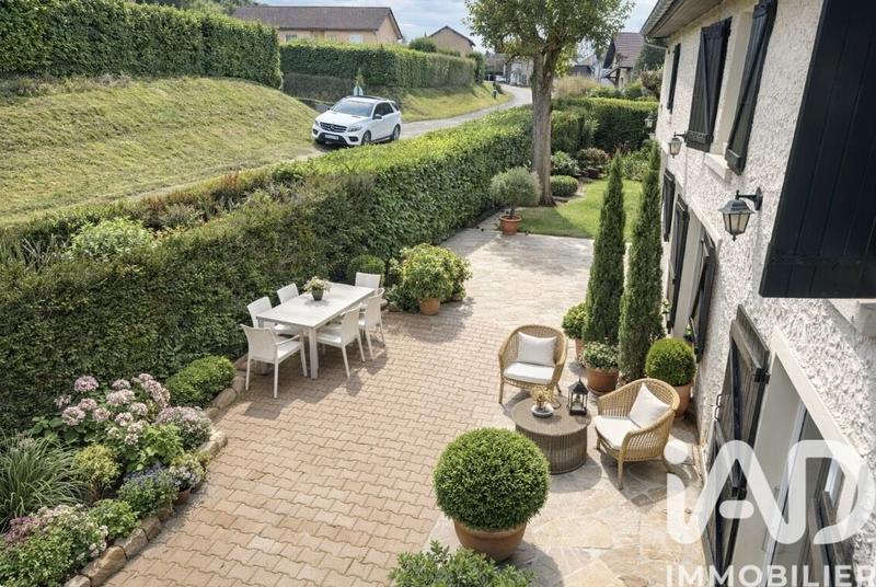 Maison - 285 m² - 9 pièces