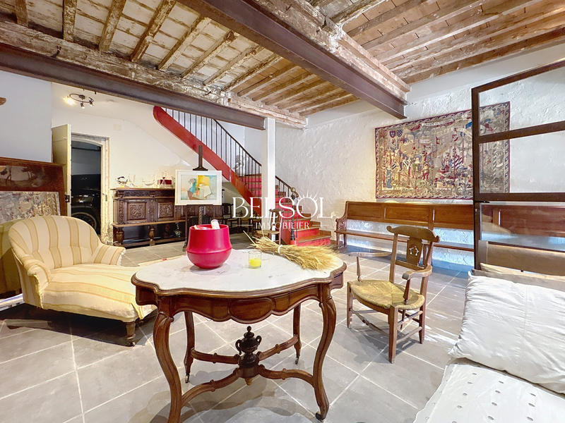 Maison - 458 m² - 7 pièces