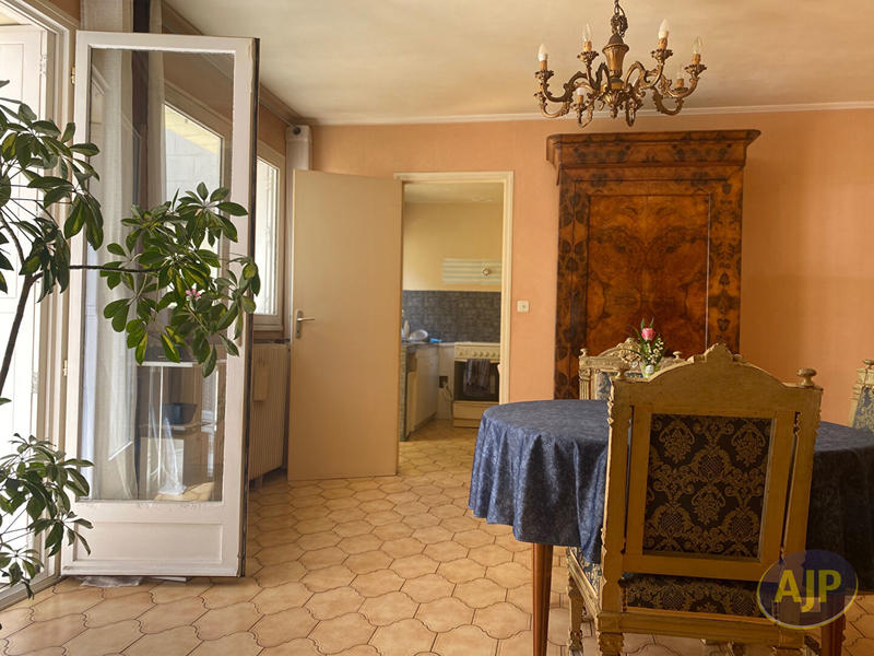 Maison - 220 m² - 8 pièces