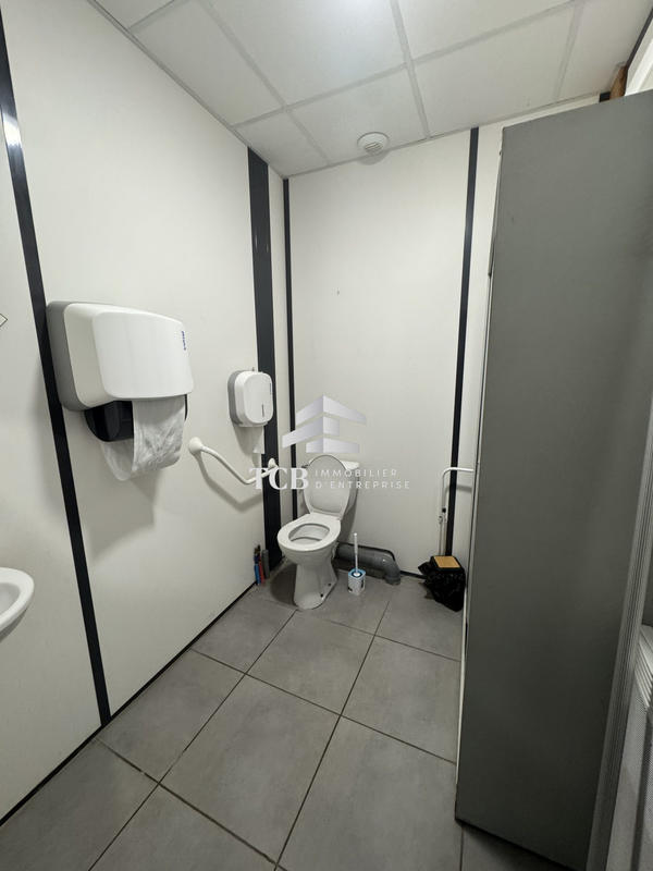 Local d'activités - 198 m²