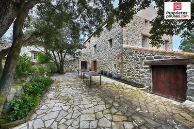 Maison - 330 m² - 9 pièces