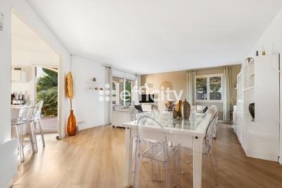 Maison - 160 m² - 8 pièces