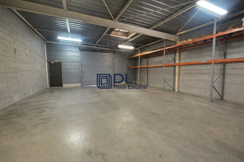 Entrepôt - 860 m²