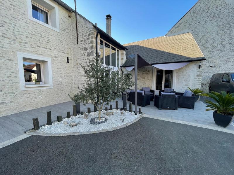 Maison - 216 m² - 5 pièces