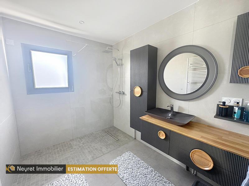 Maison - 237 m² - 9 pièces