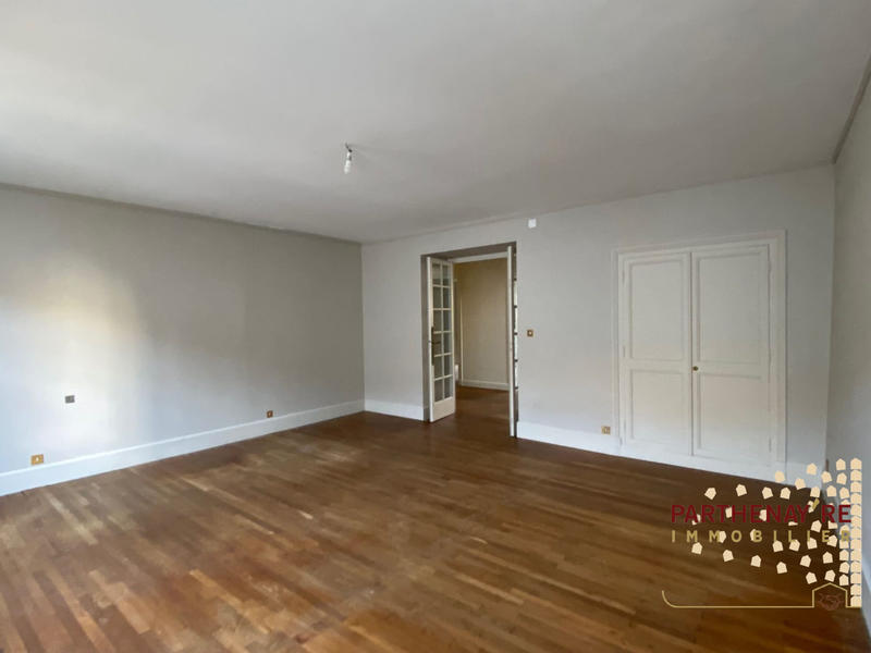 Maison - 220 m² - 8 pièces