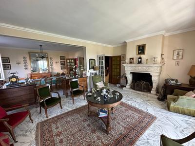 Maison - 250 m² - 6 pièces