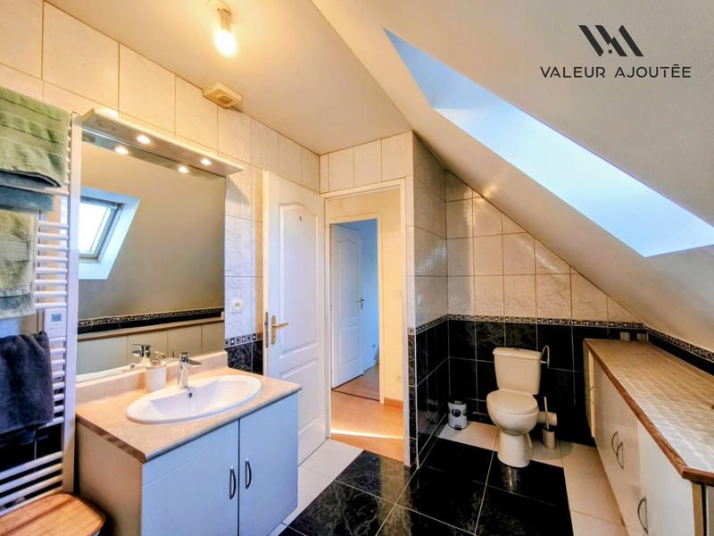 Maison traditionnelle - 109 m² - 6 pièces