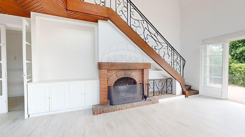 Maison - 233 m² - 8 pièces