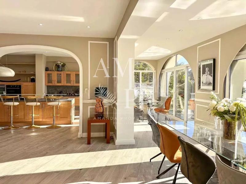 Villa - 319 m² - 5 pièces