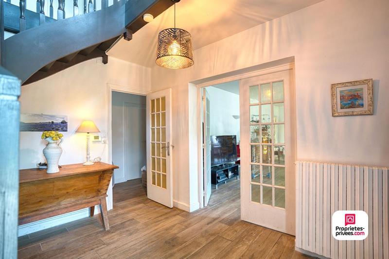 Maison - 231 m² - 8 pièces