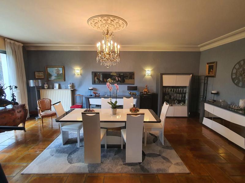 Maison - 228 m² - 5 pièces