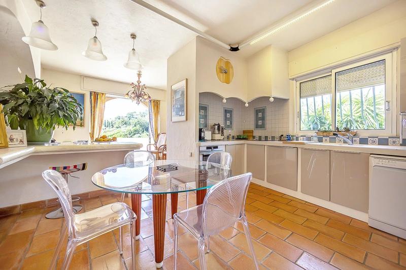 Maison - 283 m² - 6 pièces