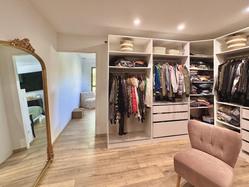 Maison - 300 m² - 6 pièces