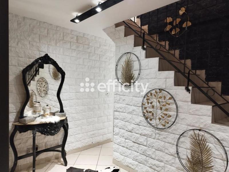 Maison - 163 m² - 8 pièces