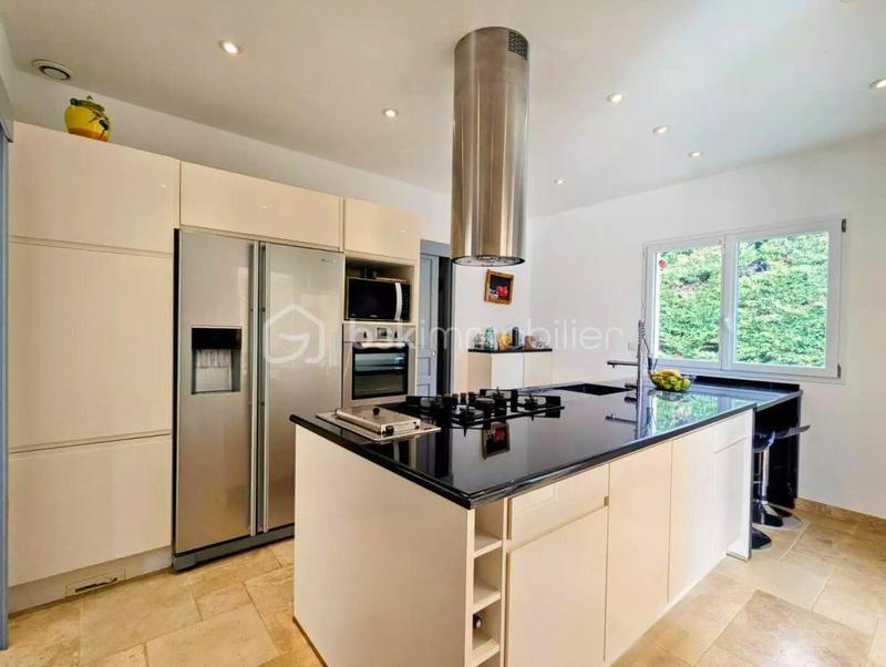 Demeure - 196 m² - 5 pièces