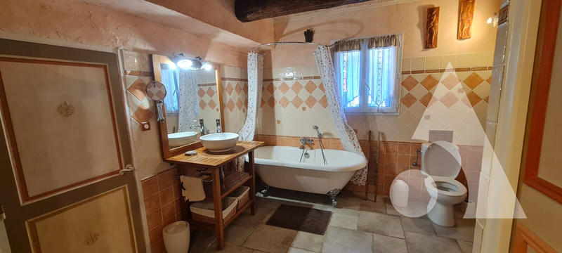 Maison - 273 m² - 9 pièces