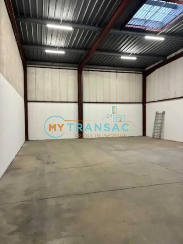 Local d'activité / Entrepôt - 245 m²