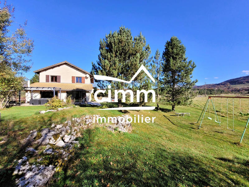 Maison - 215 m² - 7 pièces