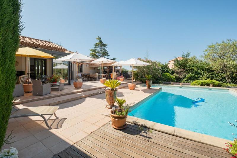 Maison - 210 m² - 5 pièces