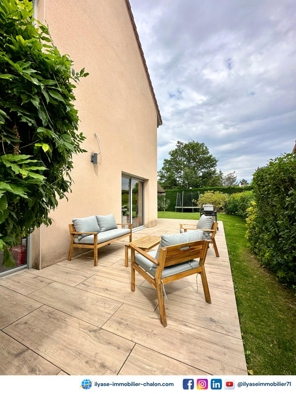 Maison - 225 m² - 7 pièces