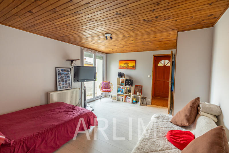 Maison - 141 m² - 9 pièces