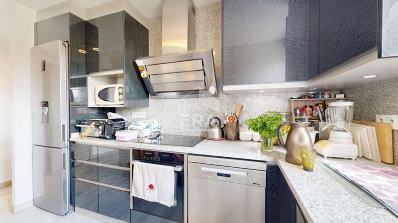 Appartement - 90 m² - 4 pièces