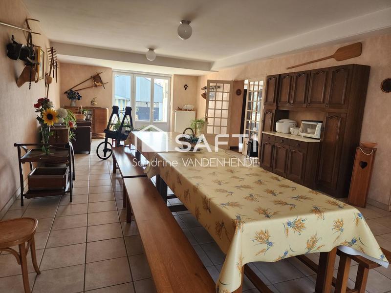 Maison - 260 m² - 10 pièces