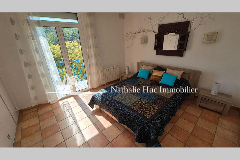 Propriété - 390 m² - 6 pièces