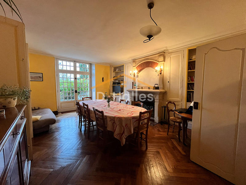 Maison - 209 m² - 8 pièces