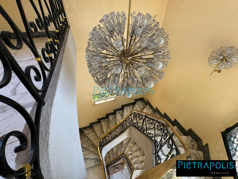 Maison contemporaine - 255 m² - 10 pièces