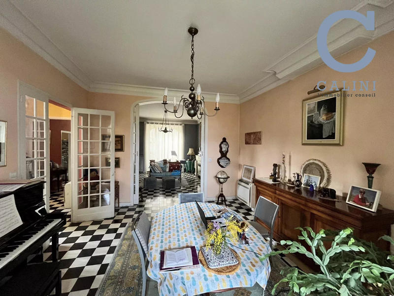 Maison - 203 m² - 8 pièces