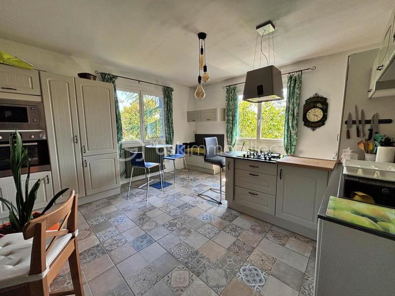 Maison - 240 m² - 9 pièces